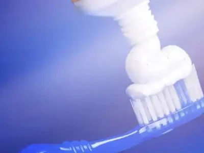 Pasta gigi pengilang menghasilkan adat fluoride bebas swasta label pasta gigi untuk pengusaha dan permulaan, yang menampilkan herba dan hydroxyapatite formulasi.