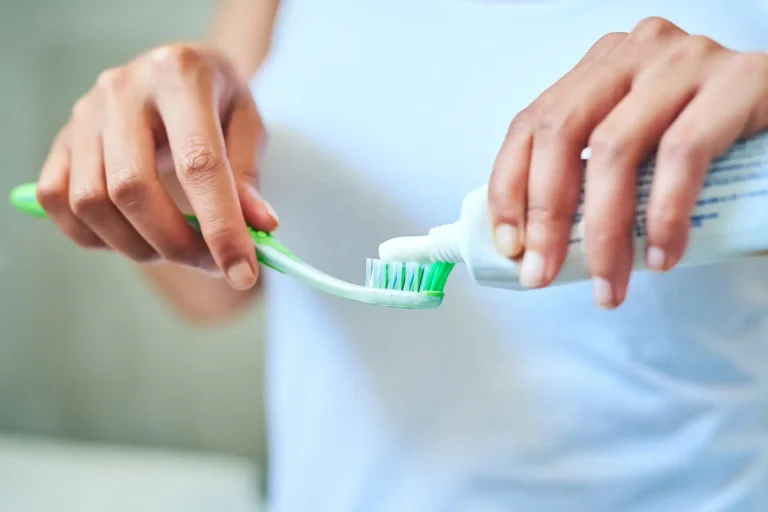 Buy bulk toothpaste supplier for hotels – custom private label 5g-15g mini tubes and dental kits in wholesale packaging with fast shipping and low MOQ for immediate hotel amenity orders